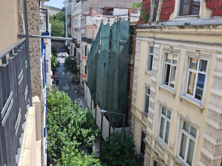 Esenkal 4th Floor * İstanbul